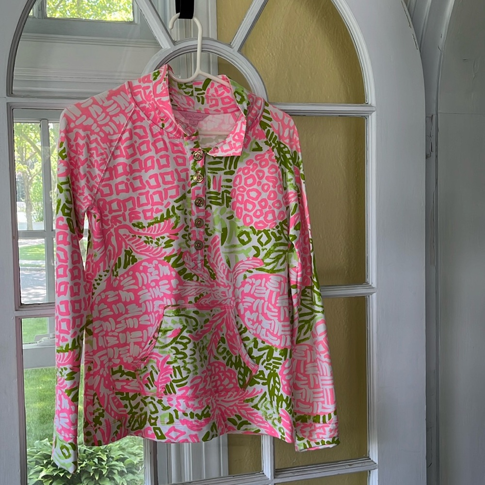 Lily Pulitzer pullover sweatshirt. Gold buttons up the front and front pocket.